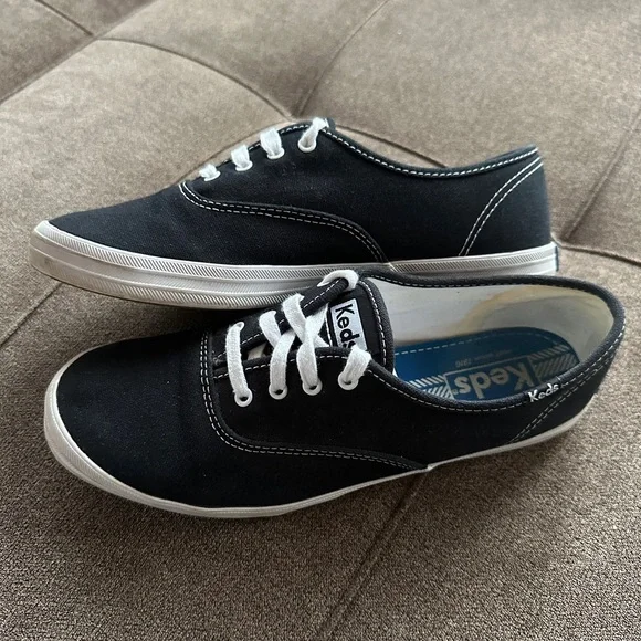 Keds Classic Black Sneakers with White Accents Size 8 - Picture 3 of 9